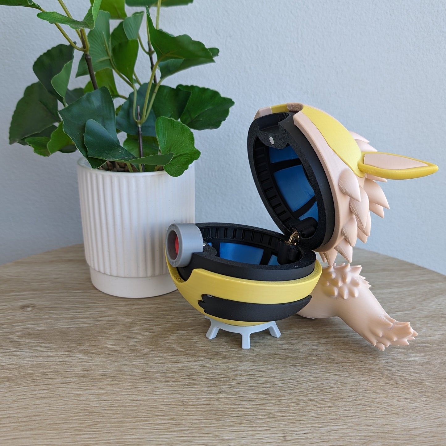 Arcanine Poke Ball | 3D Printed Display Ball