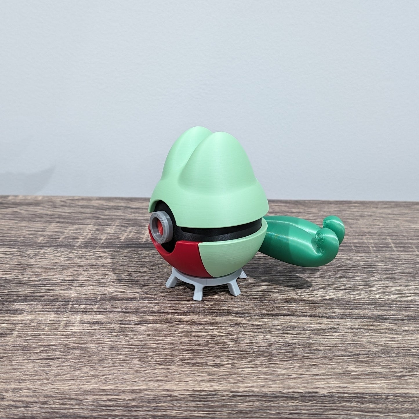 Treecko Poke Ball | 3D Printed Display Ball