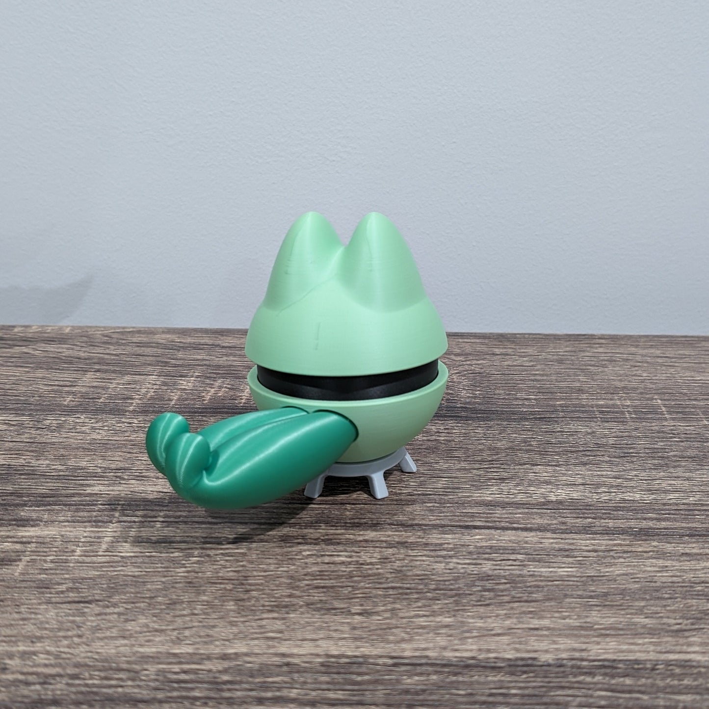 Treecko Poke Ball | 3D Printed Display Ball