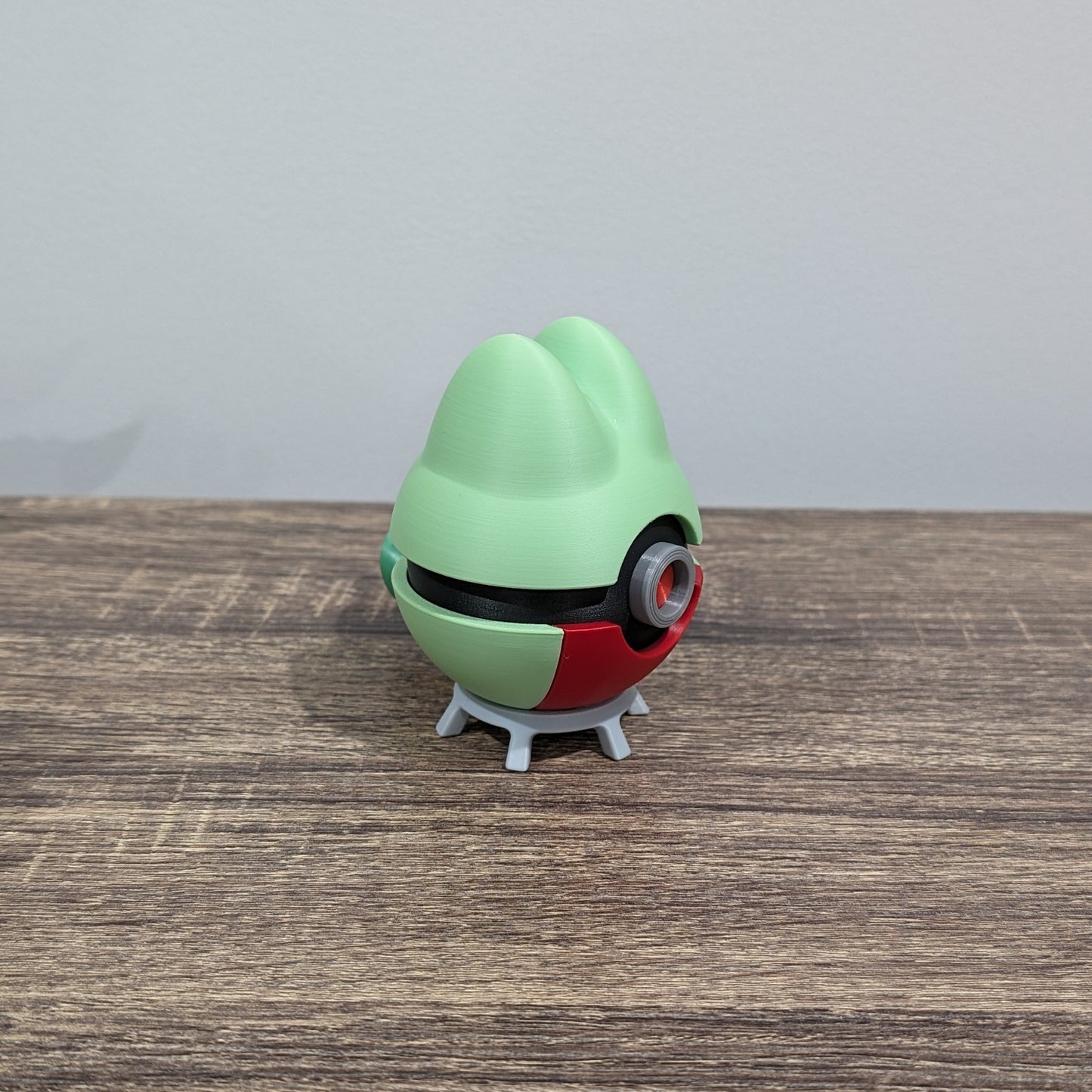 Treecko Poke Ball | 3D Printed Display Ball