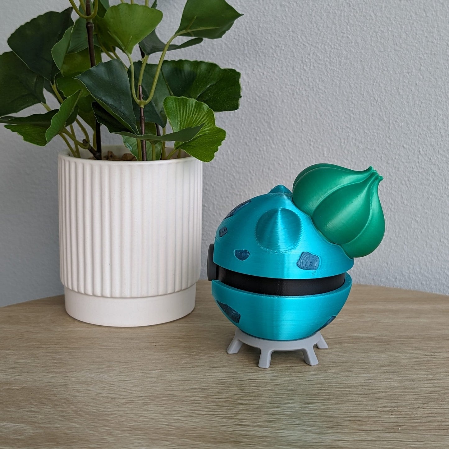 Bulbasaur Poke Ball | 3D Printed Display Ball