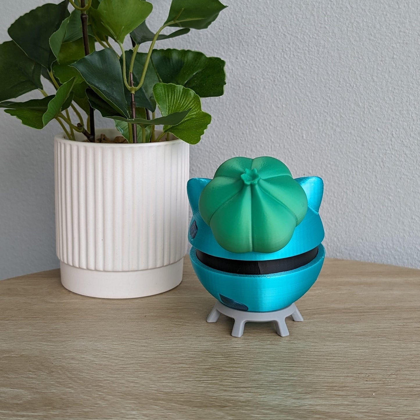 Bulbasaur Poke Ball | 3D Printed Display Ball