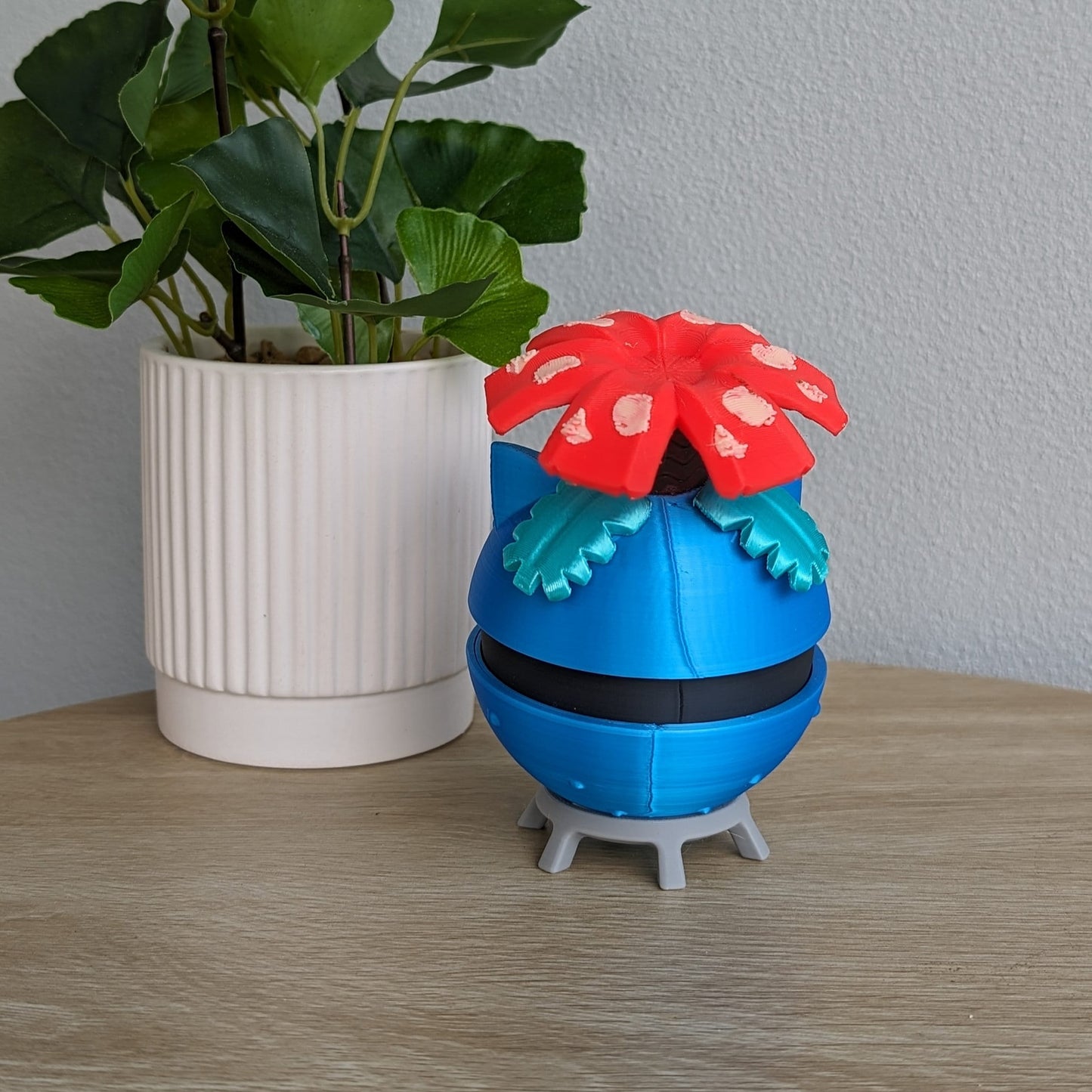 Venusaur Poke Ball | 3D Printed Display Ball