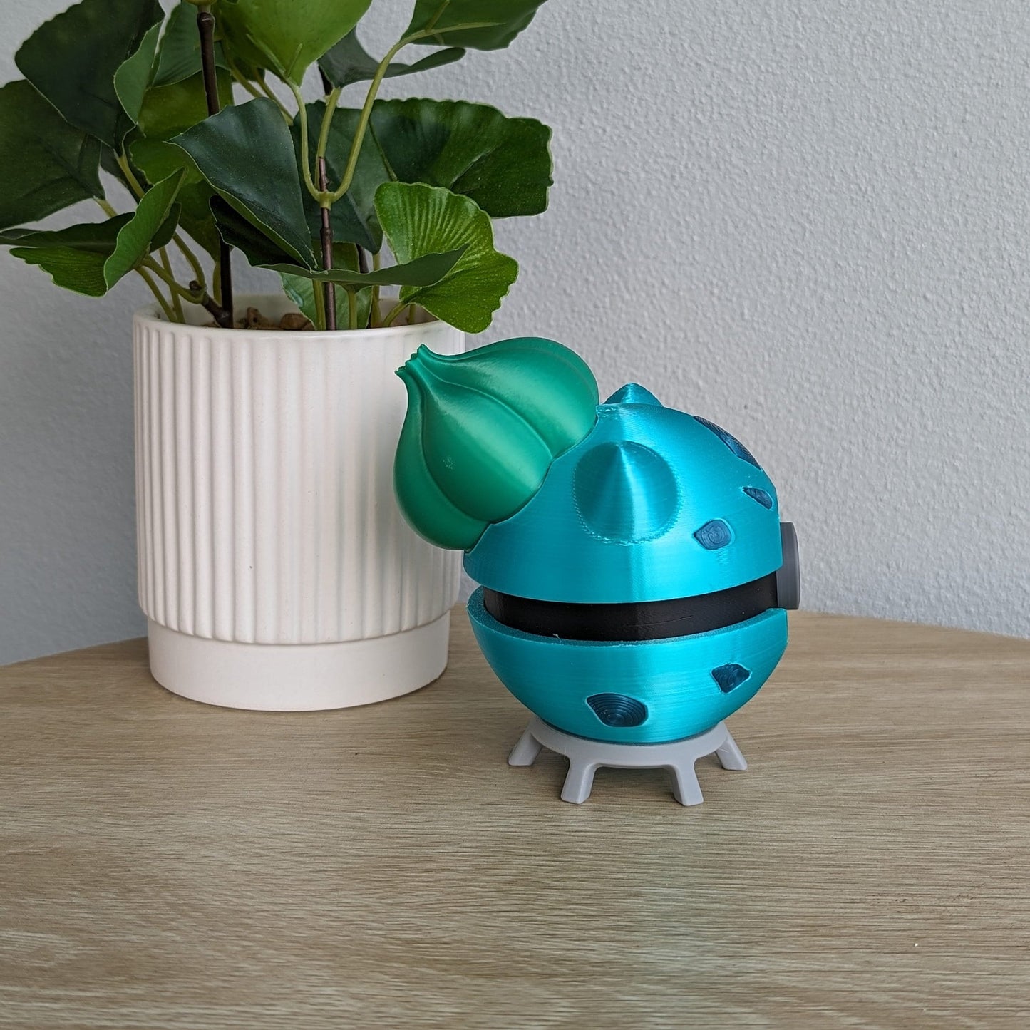 Bulbasaur Poke Ball | 3D Printed Display Ball