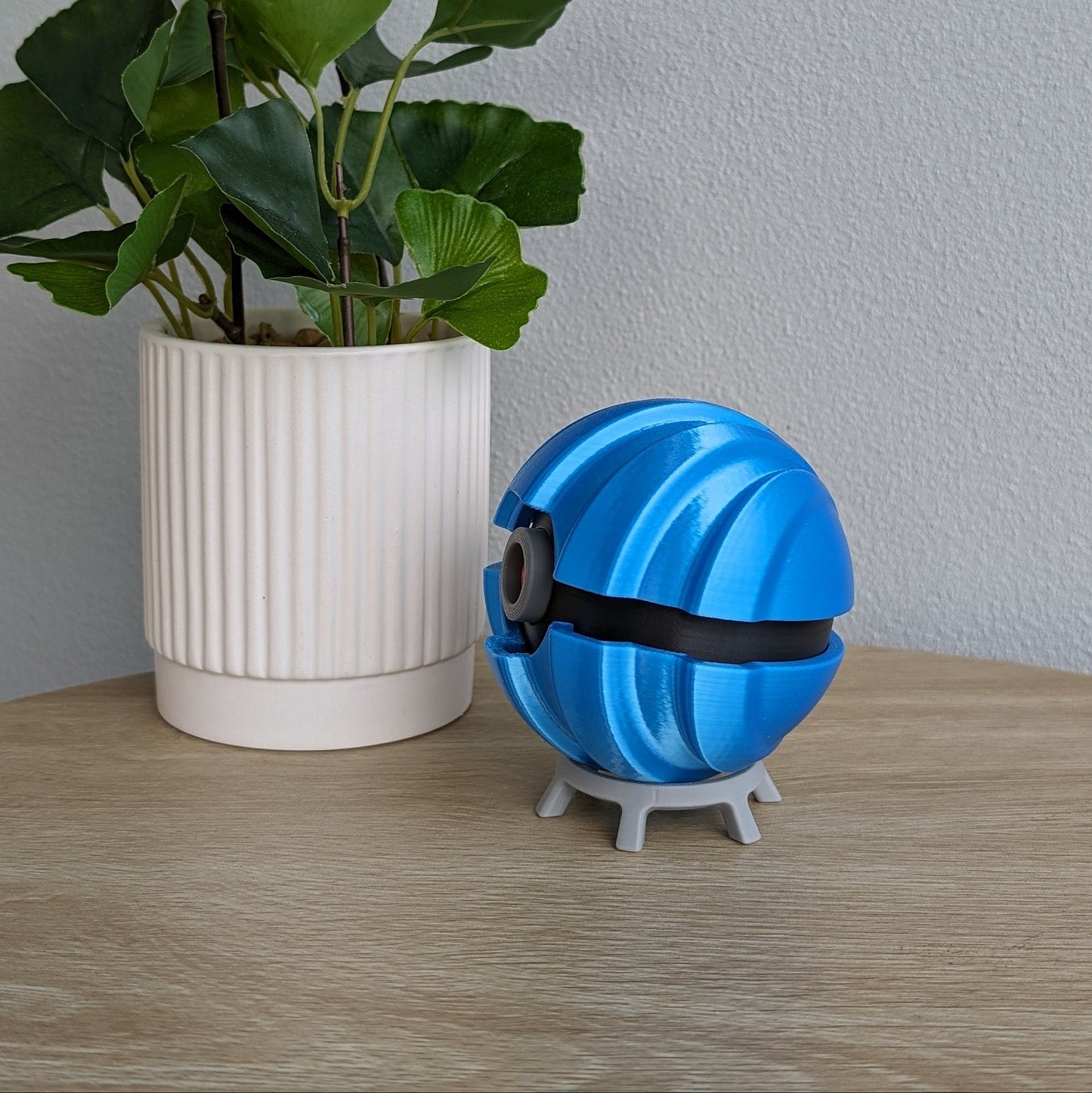 Clamperl Poke Ball | 3D Printed Display Ball