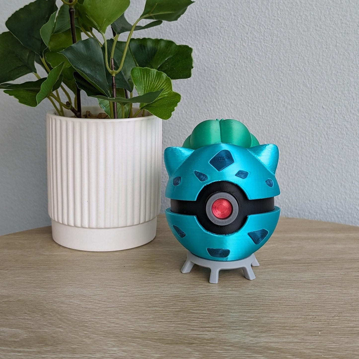 Bulbasaur Poke Ball | 3D Printed Display Ball
