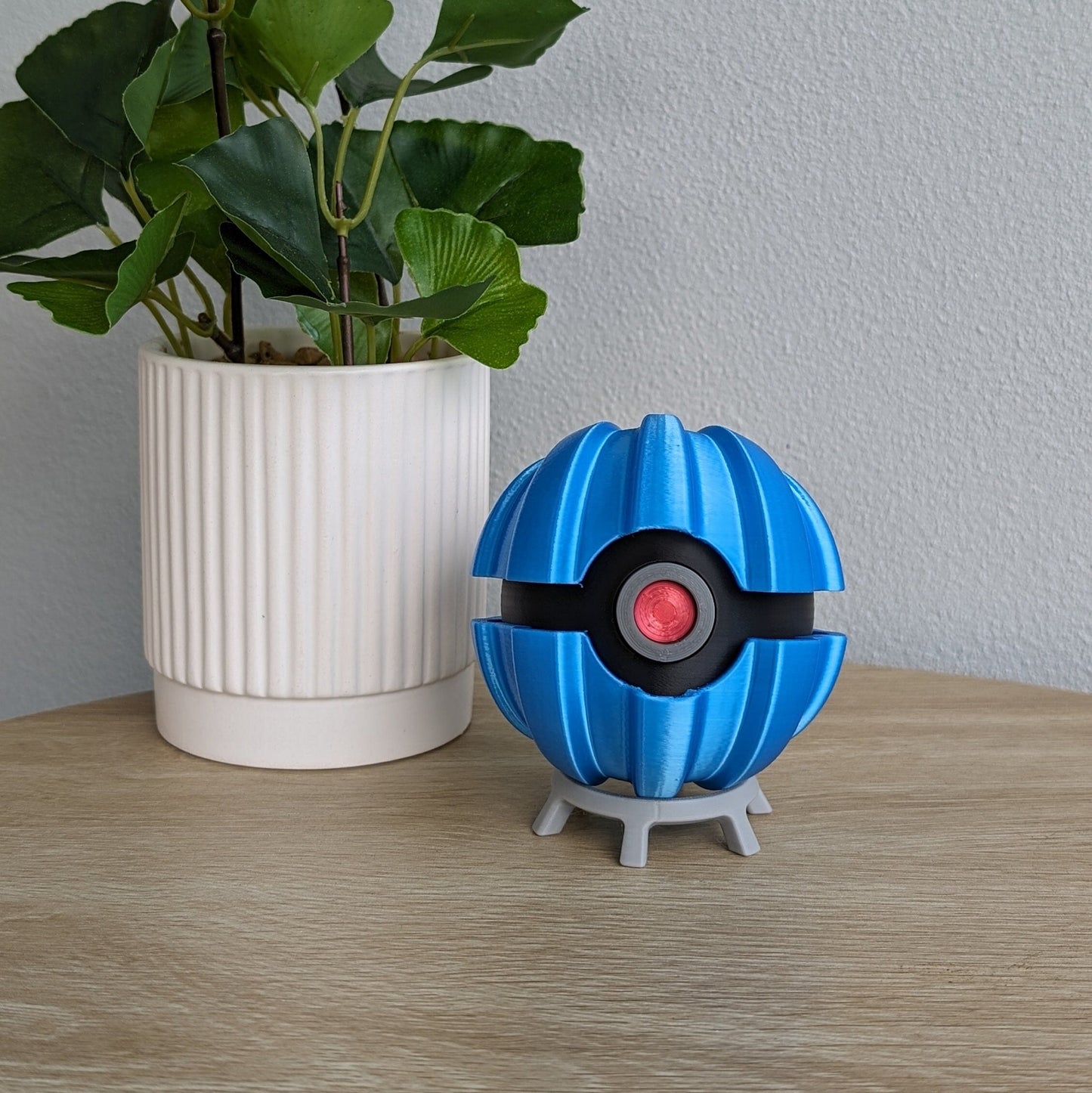 Clamperl Poke Ball | 3D Printed Display Ball