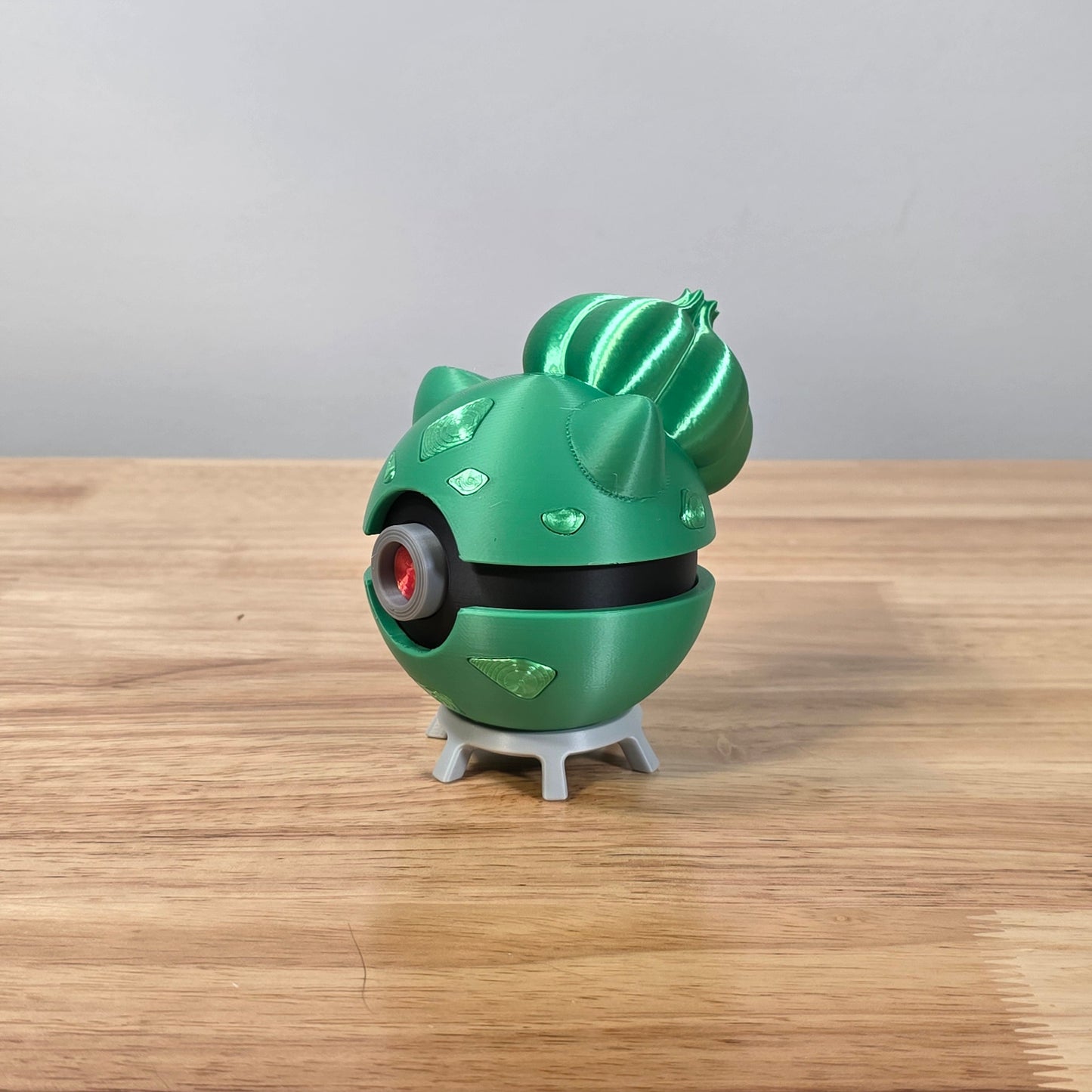 Bulbasaur Poke Ball | 3D Printed Display Ball