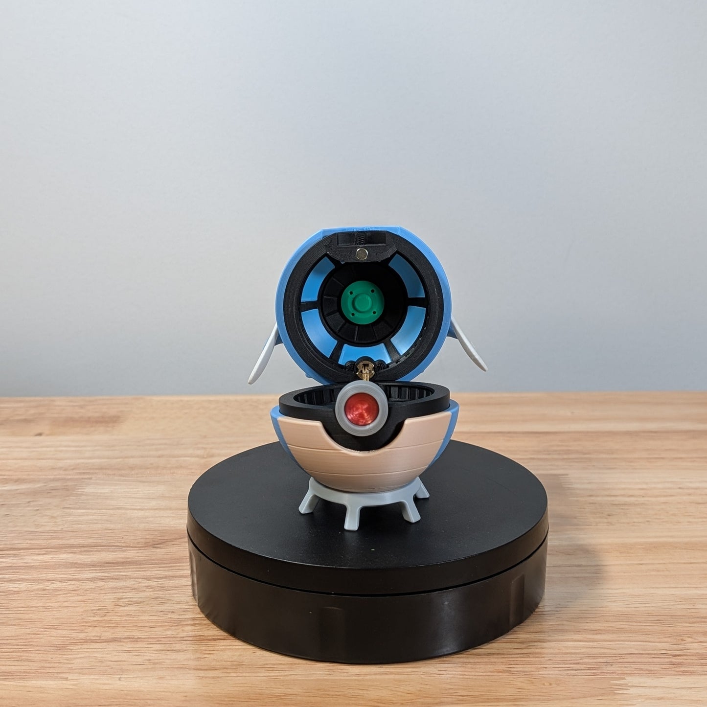 Kingdra Poke Ball | 3D Printed Display Ball