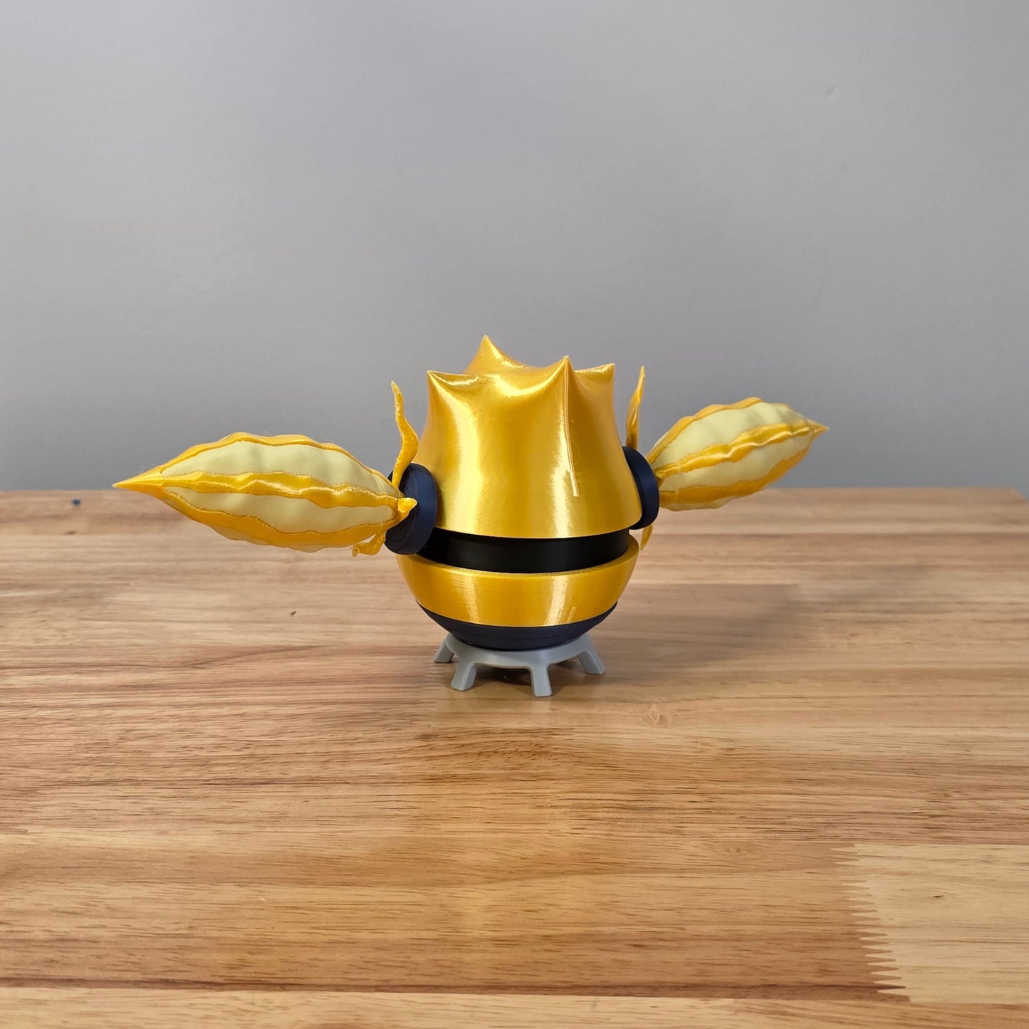 Regieleki Poke Ball | 3D Printed Display Ball