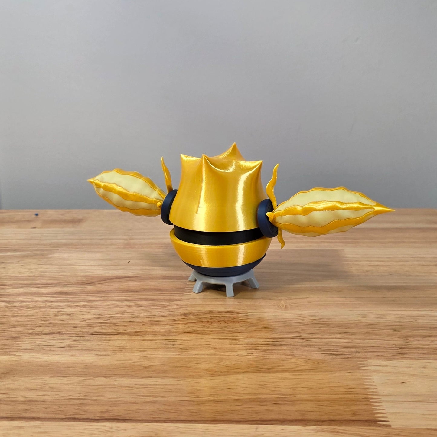 Regieleki Poke Ball | 3D Printed Display Ball