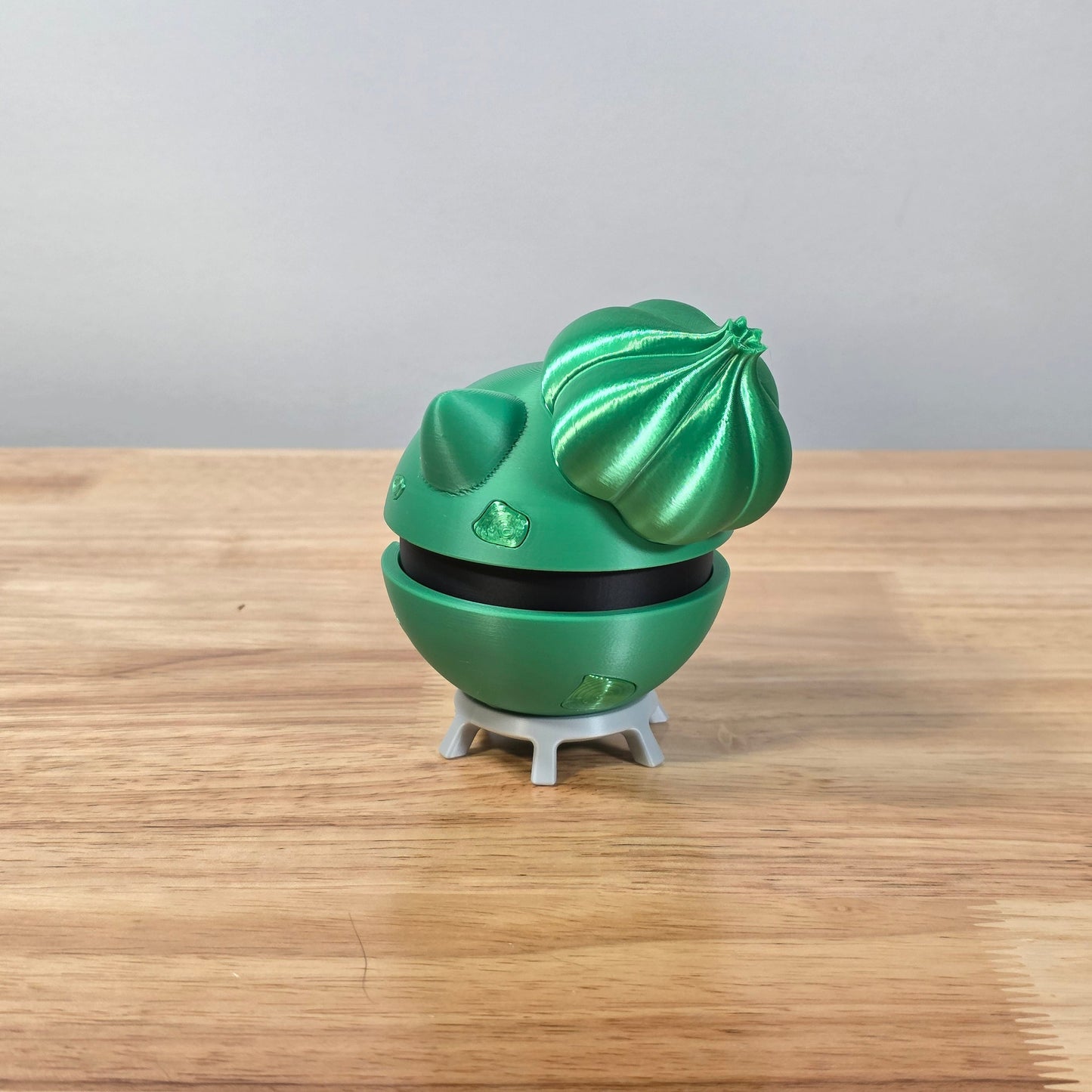 Bulbasaur Poke Ball | 3D Printed Display Ball