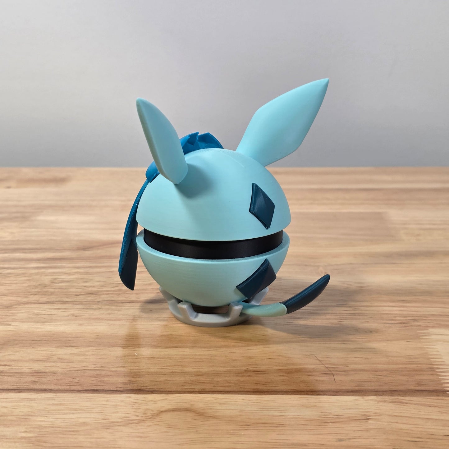 Glaceon Themed Ball