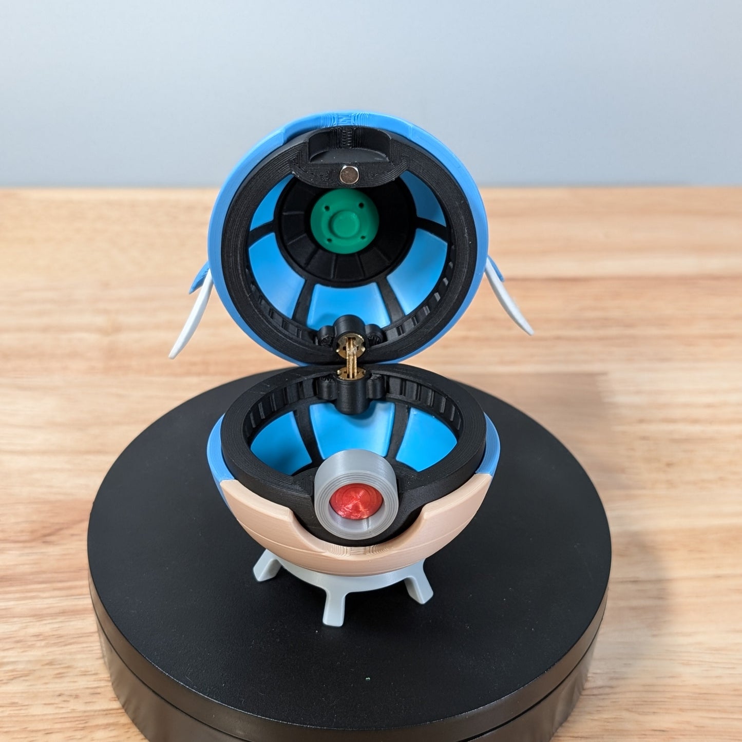 Kingdra Poke Ball | 3D Printed Display Ball
