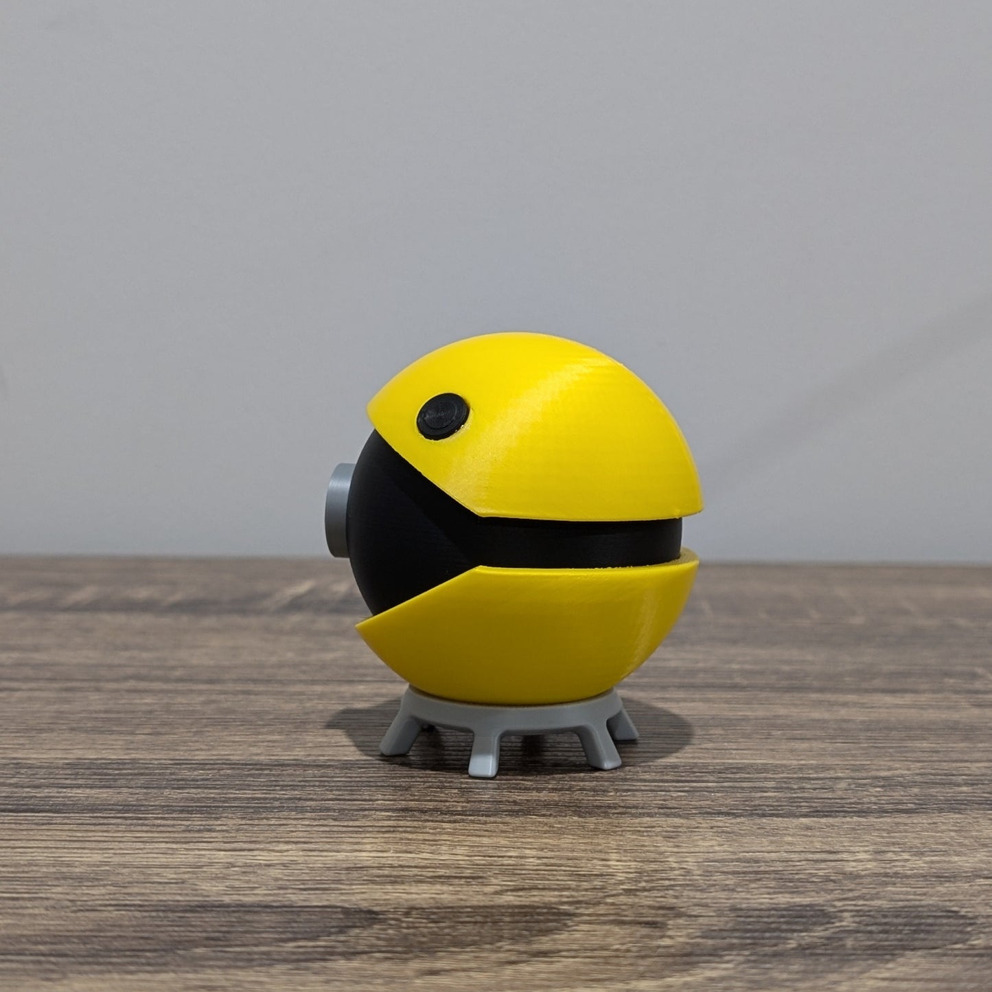 Pacman Poke Ball | 3D Printed Display Ball