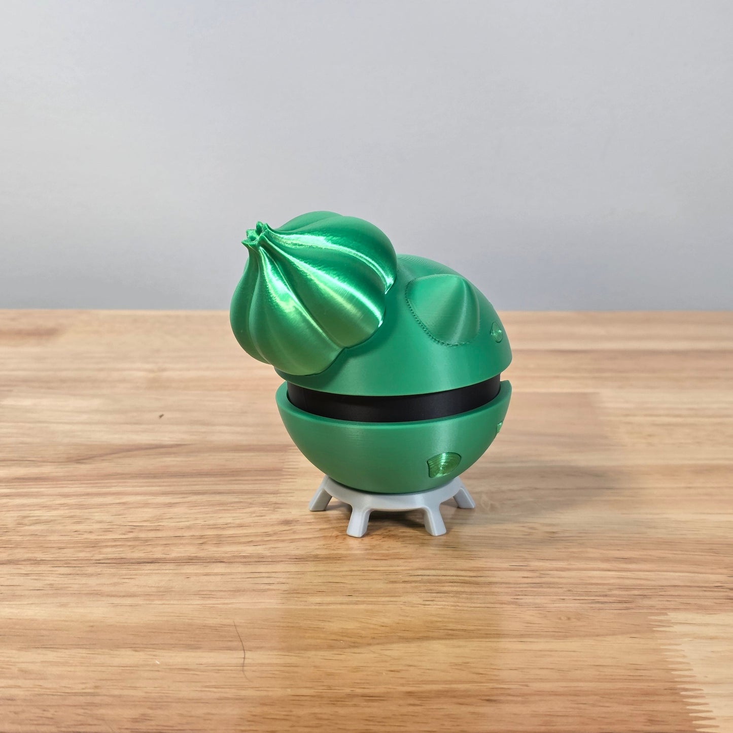 Bulbasaur Poke Ball | 3D Printed Display Ball