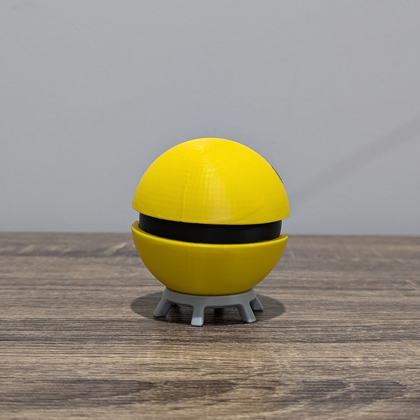 Pacman Poke Ball | 3D Printed Display Ball
