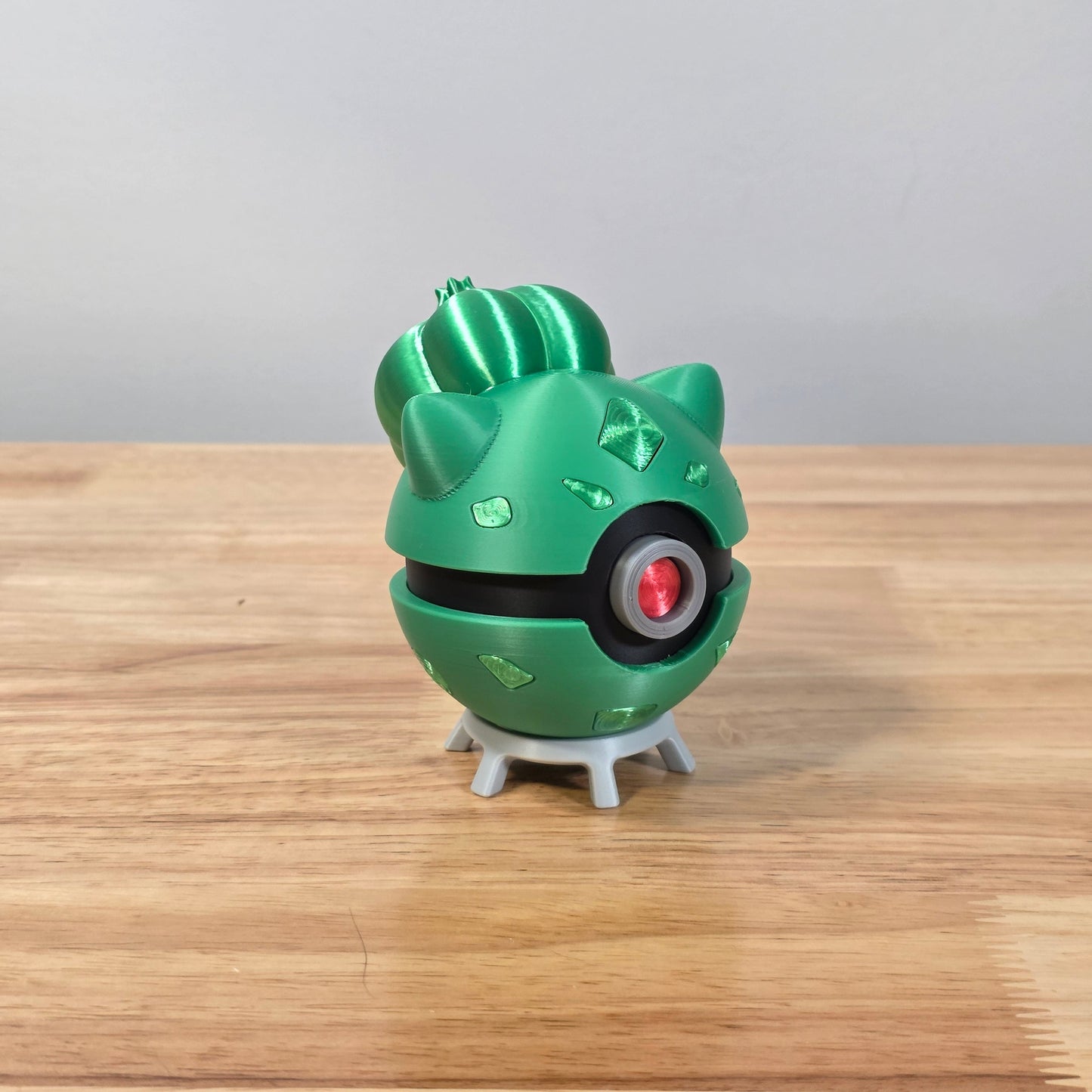 Bulbasaur Poke Ball | 3D Printed Display Ball