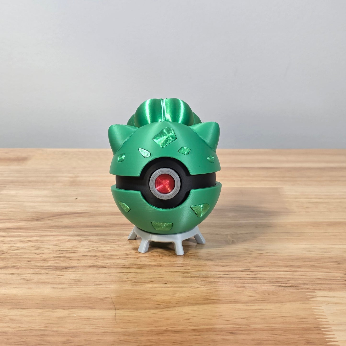 Bulbasaur Poke Ball | 3D Printed Display Ball