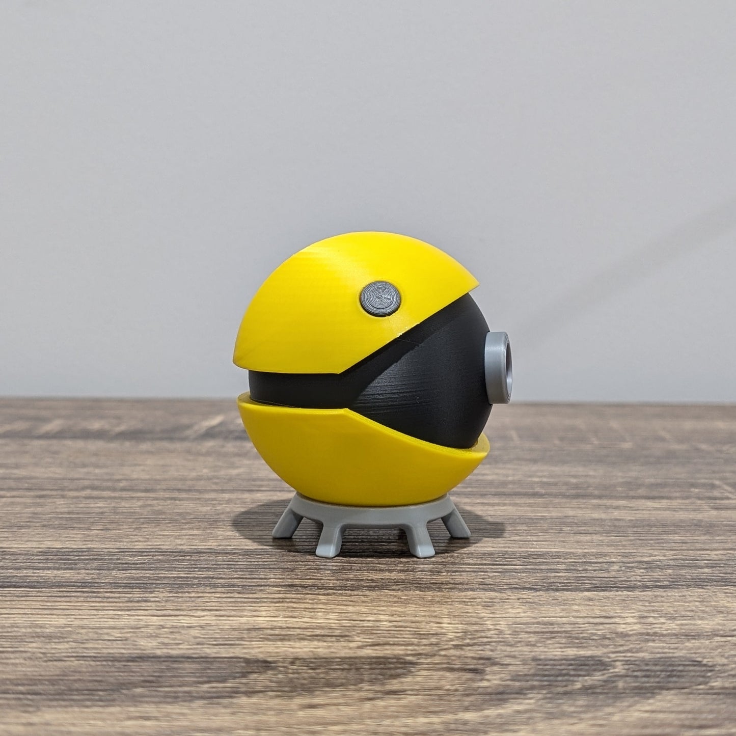 Pacman Poke Ball | 3D Printed Display Ball
