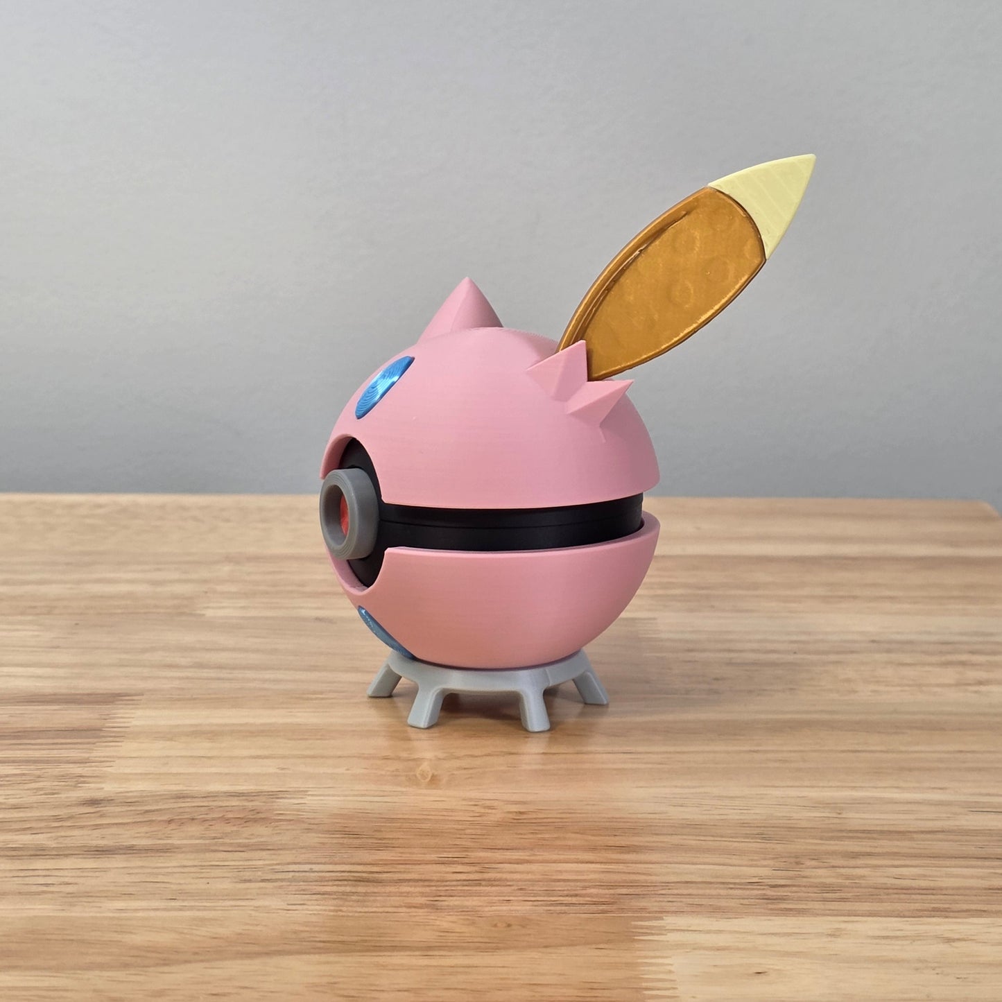 Sneasel Poke Ball | 3D Printed Display Ball
