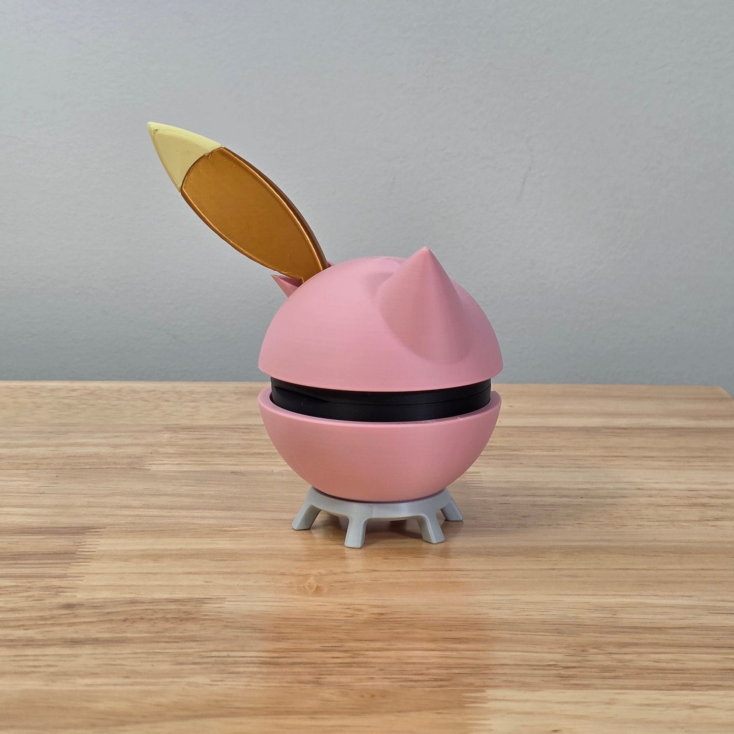 Sneasel Poke Ball | 3D Printed Display Ball