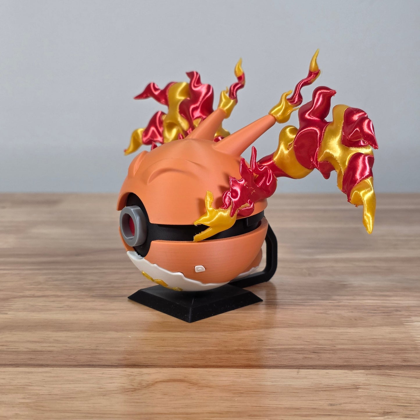 Charizard (Gmax) Themed Ball