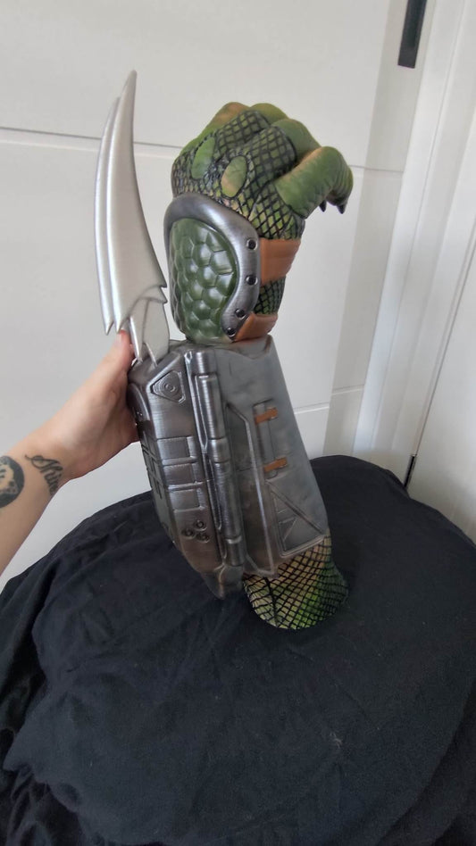 Predator Arm and Skull Trophy with Wall Mount