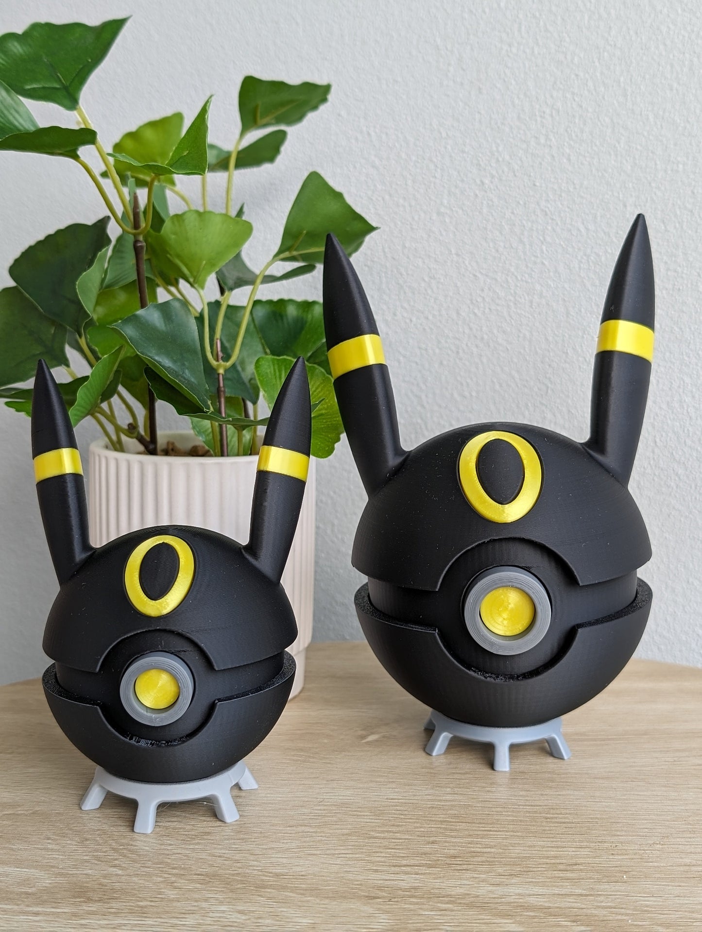 Umbreon Themed Pokeball