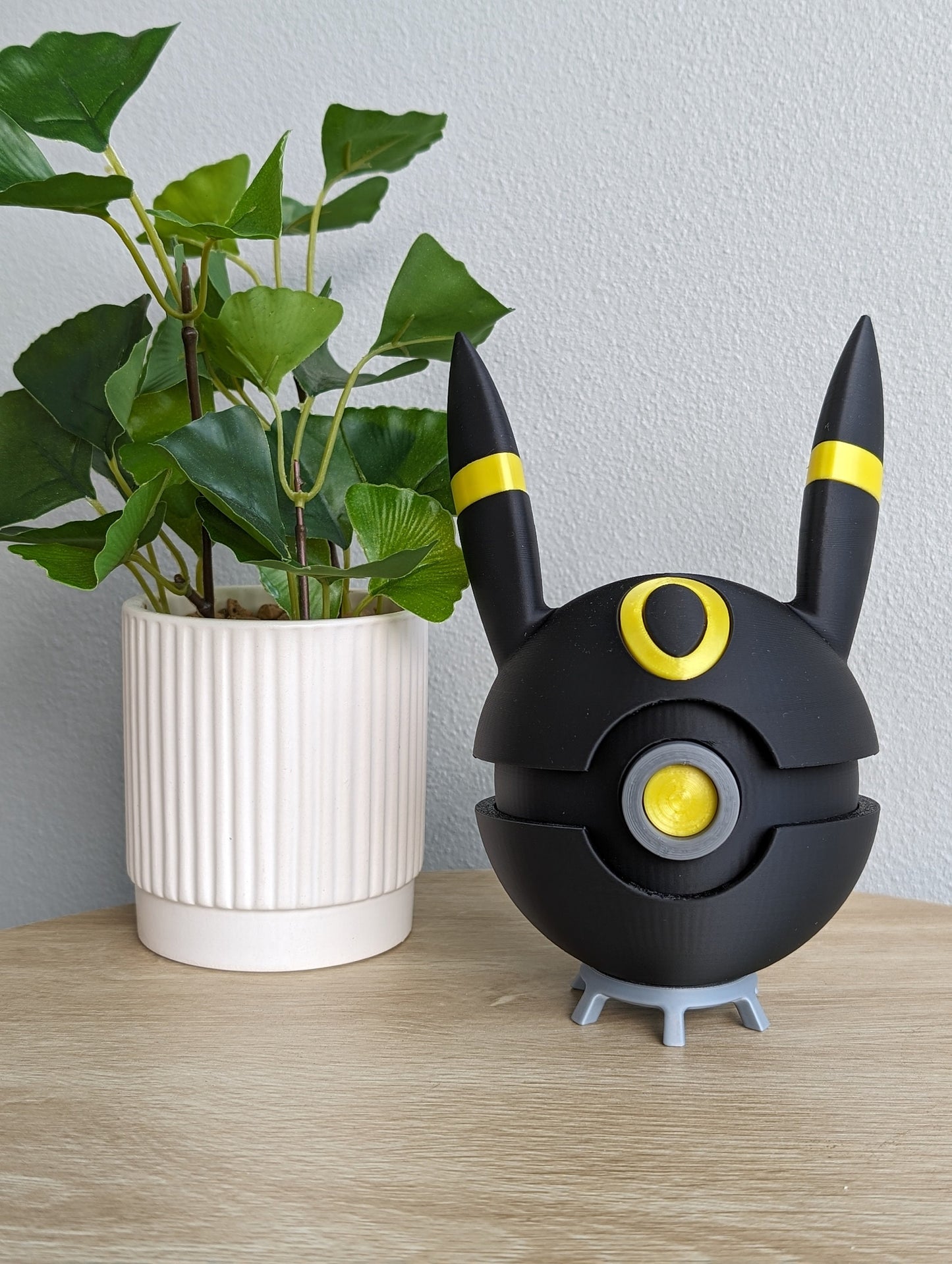 Umbreon Themed Pokeball