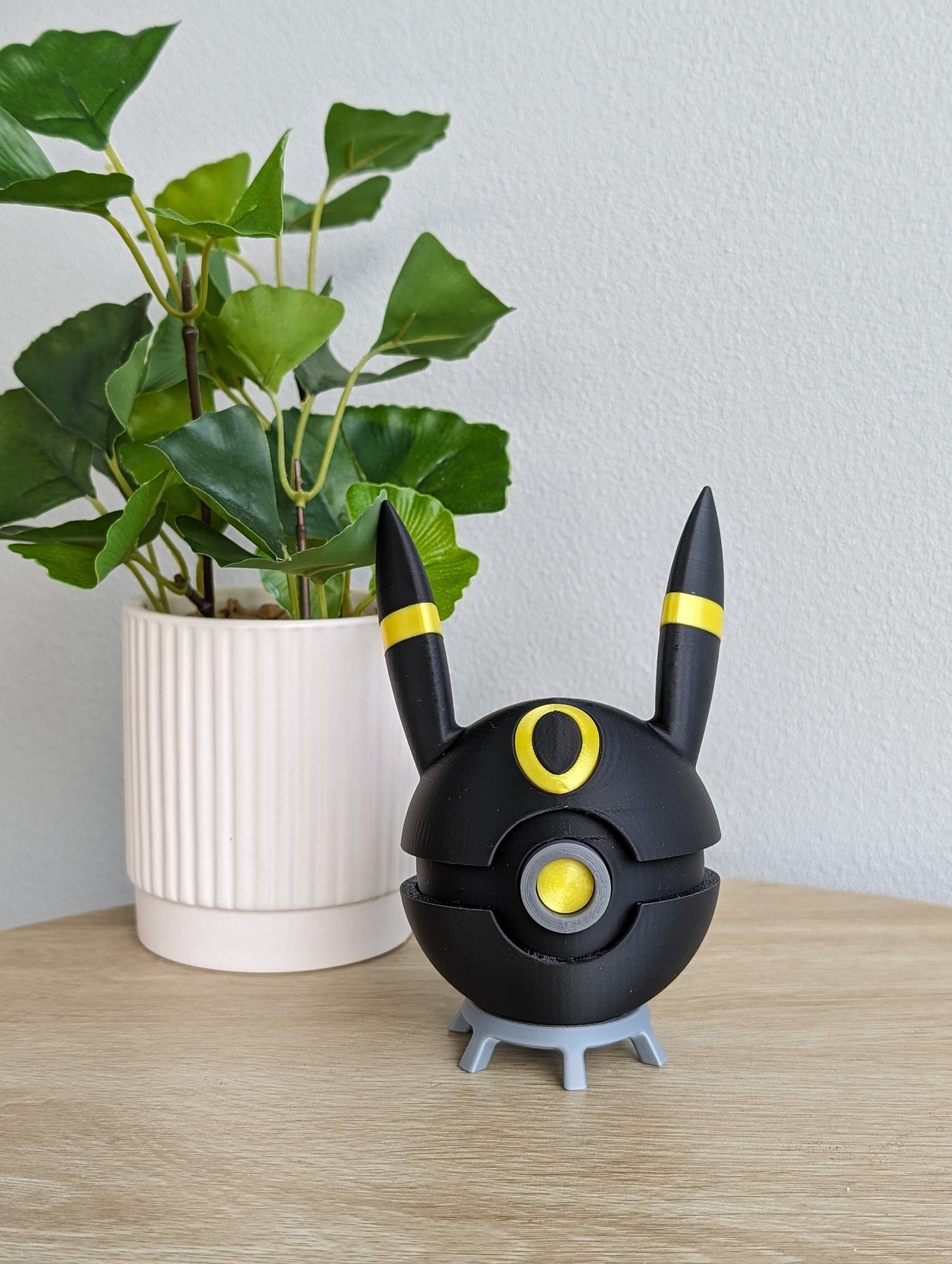 Umbreon Themed Pokeball