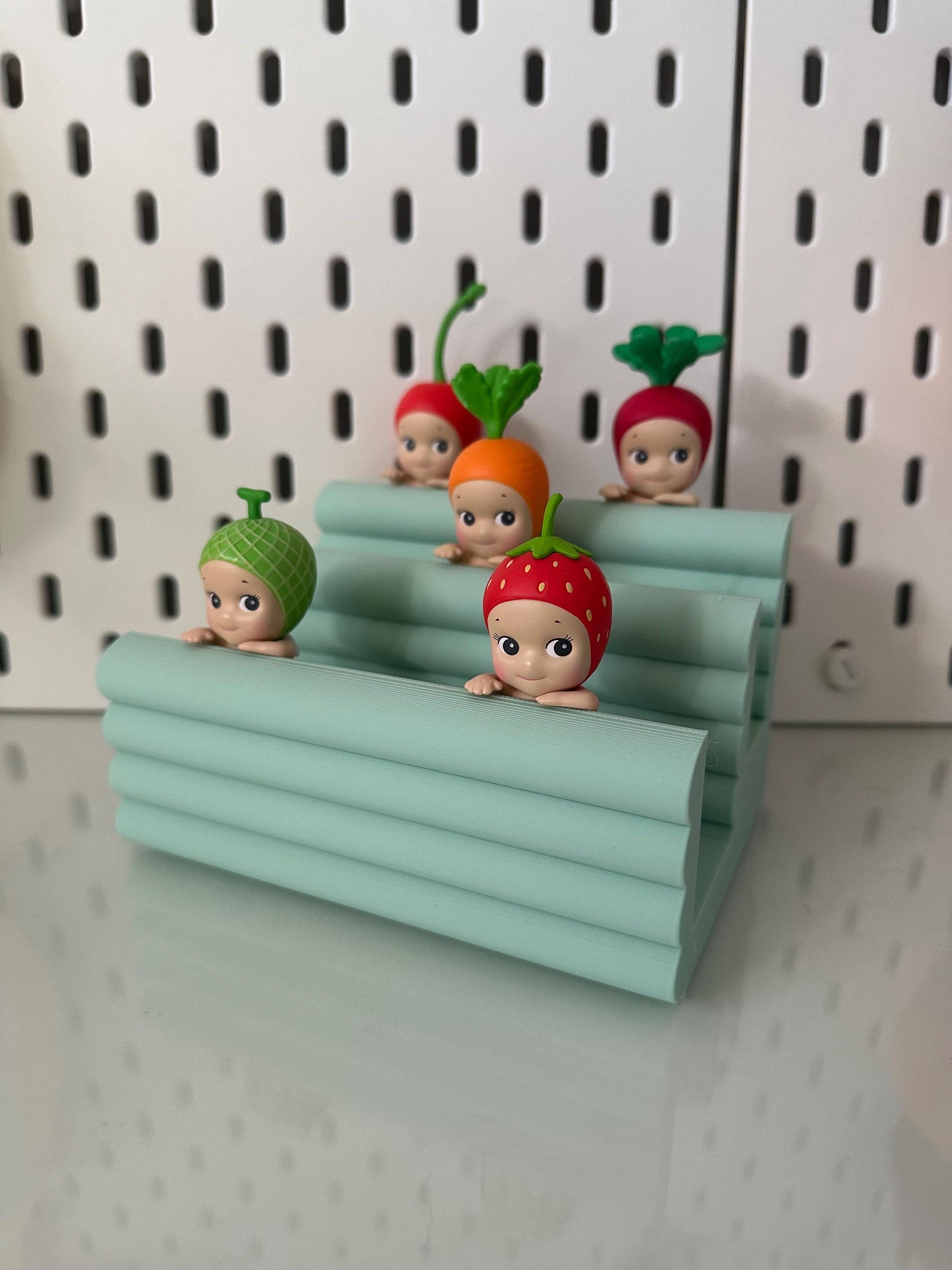 3D Printed PLA Hipper Stand: Sonny Angel Display