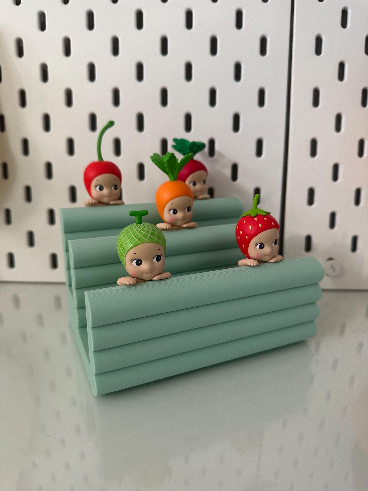 3D Printed PLA Hipper Stand: Sonny Angel Display